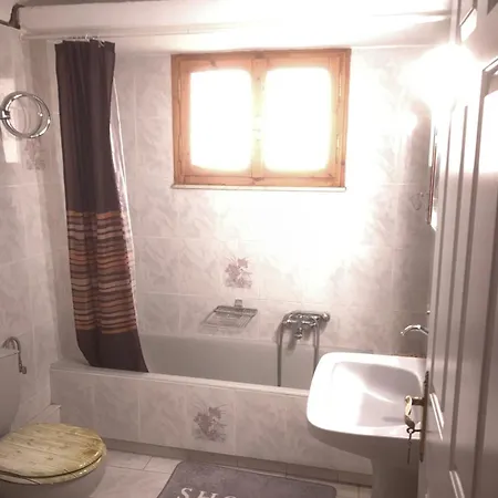 Helmos Mountain View شقة *