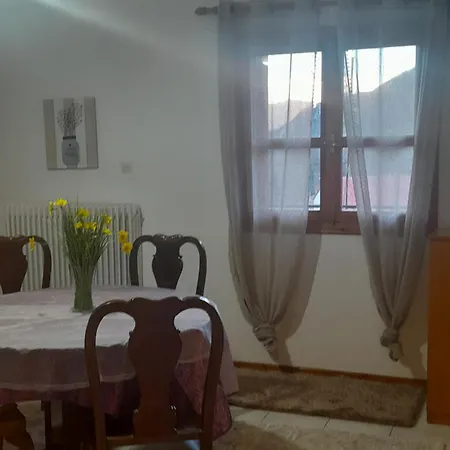 Helmos Mountain View شقة *